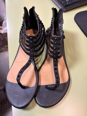 Women's Black Strappy Gladiator Sandals